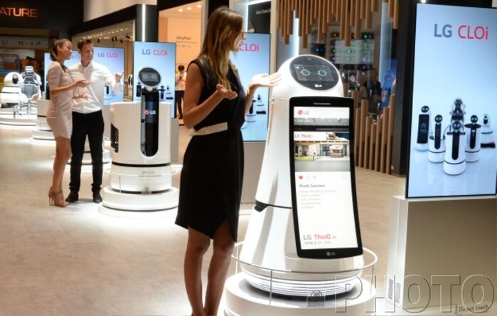 사진2IFA2018_LG-클로이-로봇.jpg