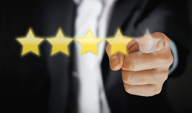 상품과 서비스의 평가 기준을 기록하는 모습을 보여주는 자료사진이다. (사진=pixabay)